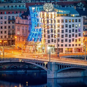 Hotel Dancing House - Tančící Dům Praga